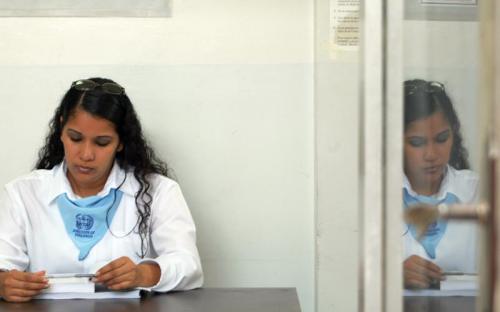 La imagen esta mal utilizada, no se respeto la Identidad Institucional aprobada en Consejo Universitario